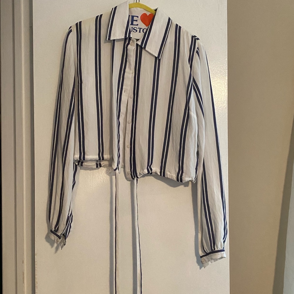 Brandy Melville cropped button down
